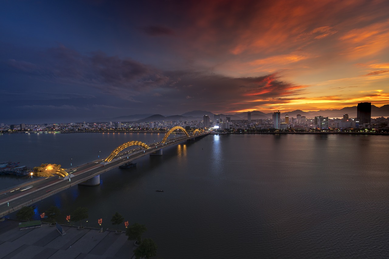 广东省汕头附近工地，现代化建设的繁荣景象